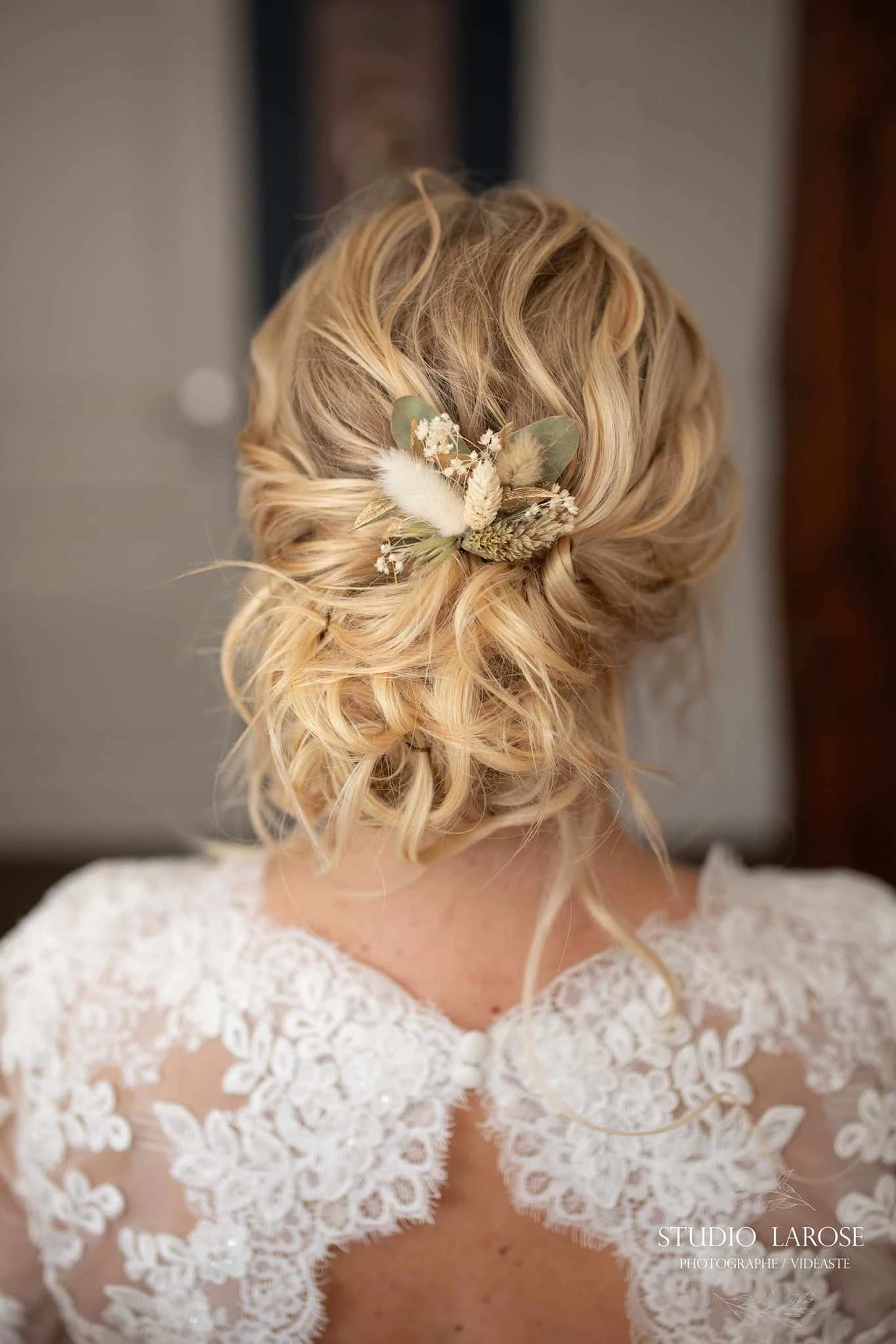 Couronne de fleurs séchées artisanale Pensée Bohème - accessoire mariée bohème chic en Normandie